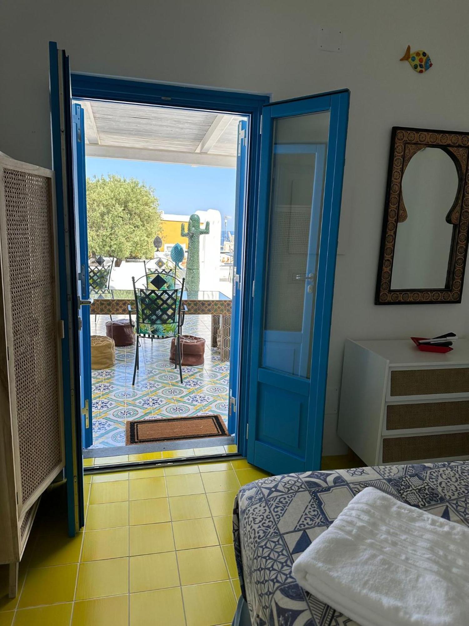 Art B&B Panarea Exteriér fotografie