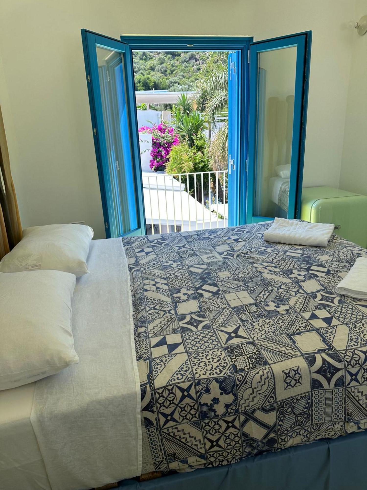 Art B&B Panarea Exteriér fotografie